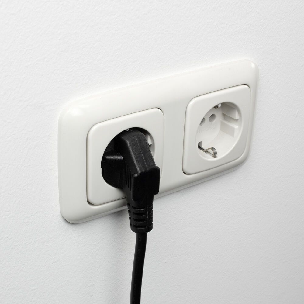 ACT Powercord LSZH mains connector Schuko CEE 7/7 male (angled) - C13 IEC 60320 5m Black