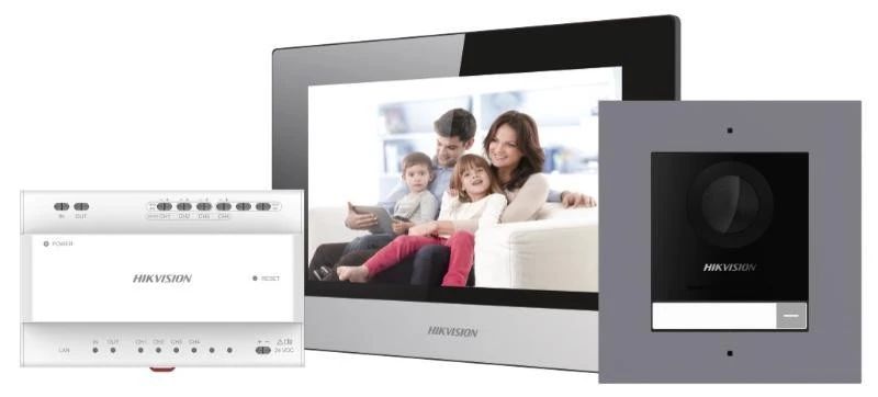 Hikvision Kétvezetékes IP video-kaputelefon szett: kültéri, fekete beltéri, disztribútor-, tápegység, microSD