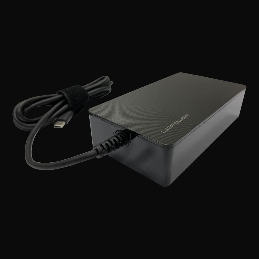 LC Power LC-NB-PRO-140-C 5-28V / 5A 140W Type-C univerzális hálózati notebook töltő